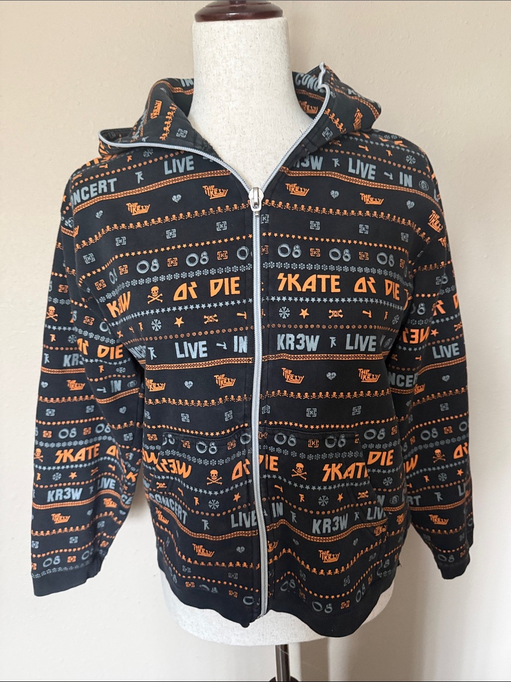 Sweatshirt skater style